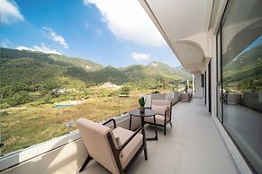 Bright Moon Valley Smart Hotel