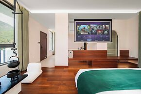 Bright Moon Valley Smart Hotel