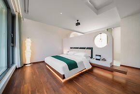Bright Moon Valley Smart Hotel