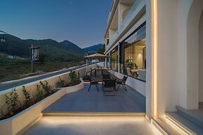 Bright Moon Valley Smart Hotel