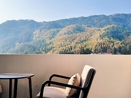 Bright Moon Valley Smart Hotel