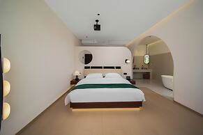 Bright Moon Valley Smart Hotel