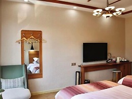 Bright Moon Valley Smart Hotel