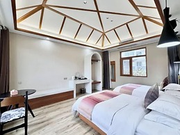 Bright Moon Valley Smart Hotel