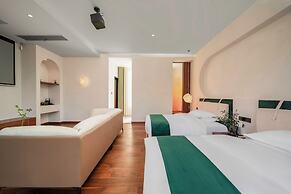 Bright Moon Valley Smart Hotel