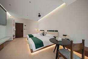 Bright Moon Valley Smart Hotel