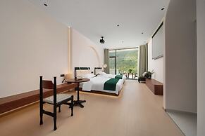 Bright Moon Valley Smart Hotel