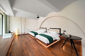 Bright Moon Valley Smart Hotel
