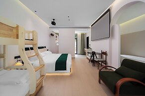 Bright Moon Valley Smart Hotel