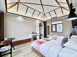 Bright Moon Valley Smart Hotel