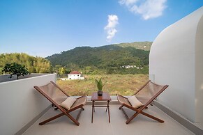 Bright Moon Valley Smart Hotel