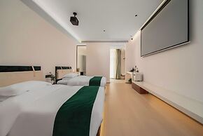 Bright Moon Valley Smart Hotel