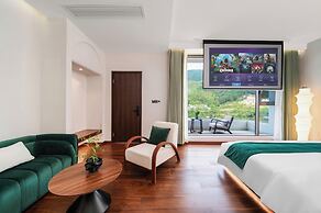 Bright Moon Valley Smart Hotel