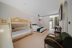 Bright Moon Valley Smart Hotel