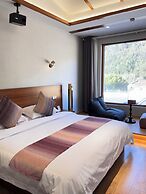 Bright Moon Valley Smart Hotel