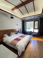 Bright Moon Valley Smart Hotel