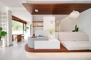 Bright Moon Valley Smart Hotel