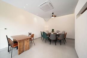 Bright Moon Valley Smart Hotel