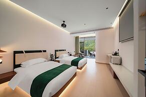 Bright Moon Valley Smart Hotel