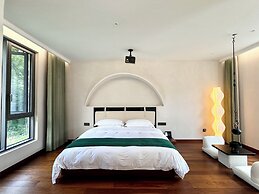 Bright Moon Valley Smart Hotel