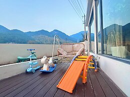 Bright Moon Valley Smart Hotel