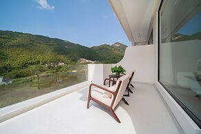 Bright Moon Valley Smart Hotel