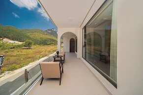 Bright Moon Valley Smart Hotel