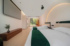 Bright Moon Valley Smart Hotel