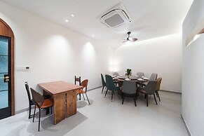 Bright Moon Valley Smart Hotel