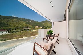 Bright Moon Valley Smart Hotel