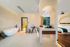 Bright Moon Valley Smart Hotel