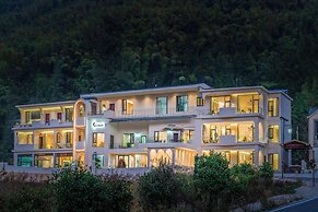 Bright Moon Valley Smart Hotel