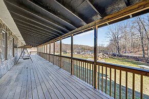 Natural Getaway at Orchard Farm Lakeside Retreat
