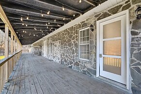 Natural Getaway at Orchard Farm Lakeside Retreat