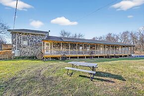 Natural Getaway at Orchard Farm Lakeside Retreat