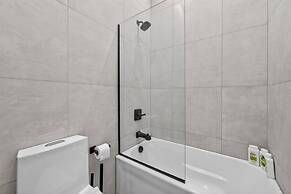 Bright Studio Retreat w Deck Nature Views