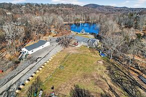 Bright Studio Retreat w Deck Nature Views
