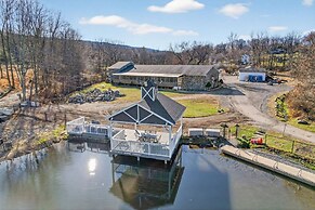Bright Studio Retreat w Deck Nature Views