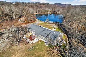 Bright Studio Retreat w Deck Nature Views