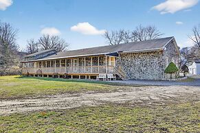 Bright Studio Retreat w Deck Nature Views