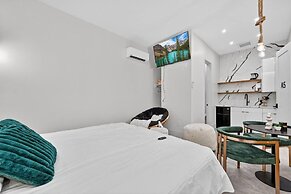 Bright Studio Retreat w Deck Nature Views