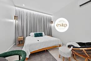 Bright Studio Retreat w Deck Nature Views