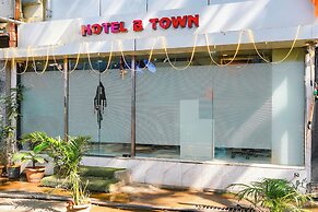 Fabhotel B Town