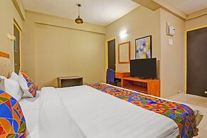 Fabhotel Charvi Reemz