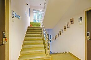Fabhotel Charvi Reemz