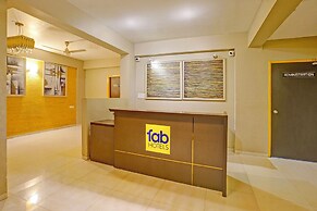 Fabhotel Charvi Reemz