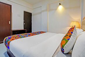 Fabhotel Charvi Reemz