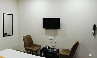 Fabhotel Vedika