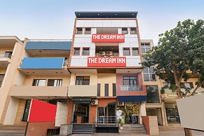 Fabhotel The Dream Inn