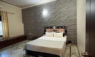 Fabhotel Pink Haveli